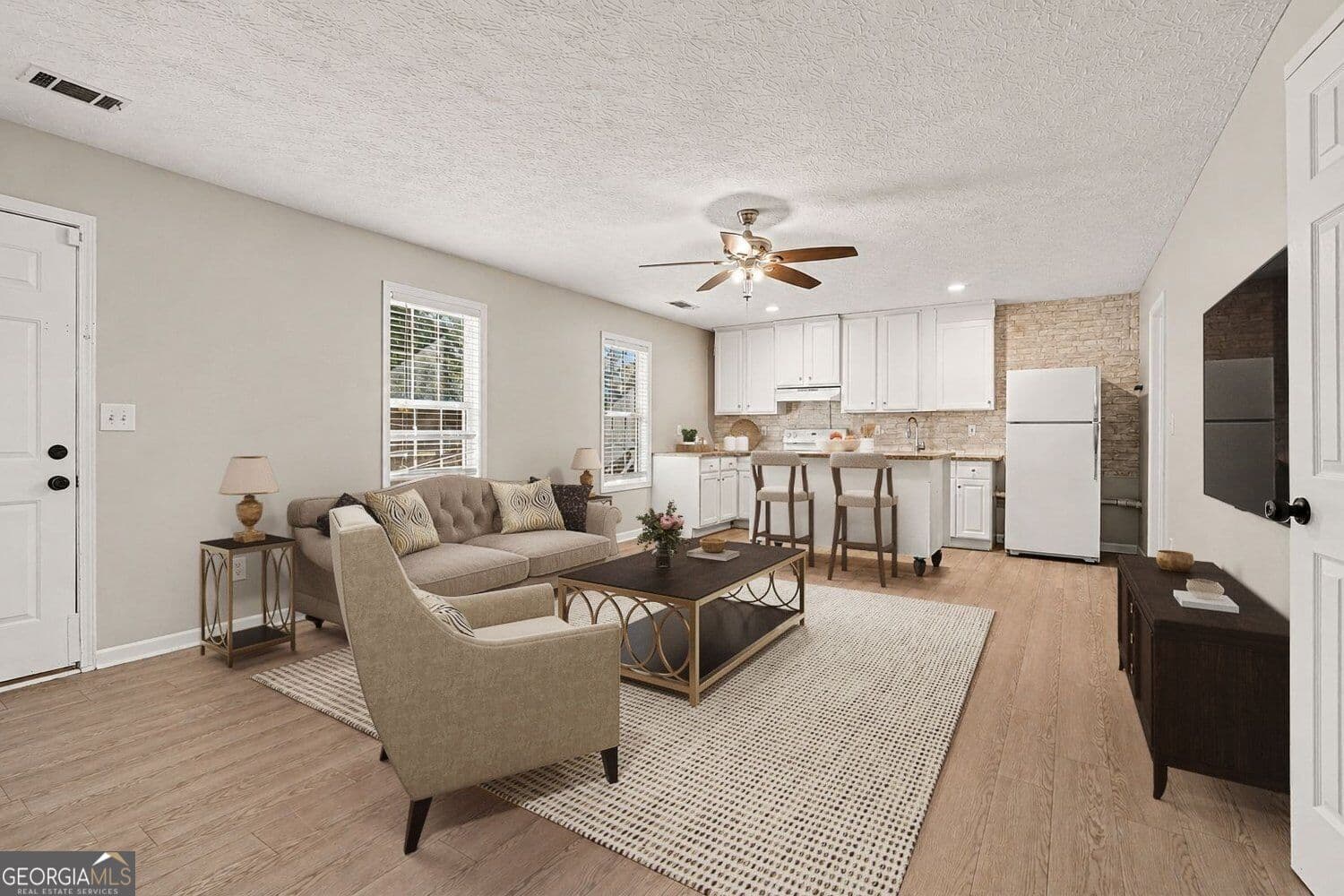 5 bedroom, 3 bathroom, 2,500 sq ft single family residence for sale at 524 Martin Forest Lane, Lawrenceville, GA 30045 — photo 6