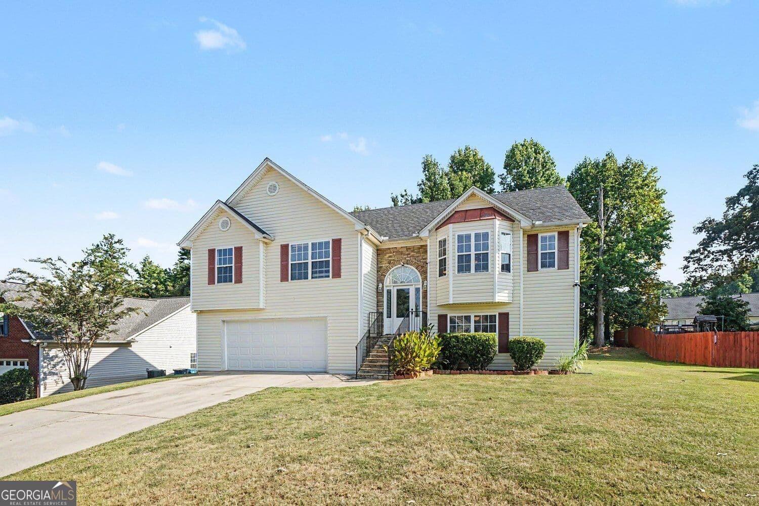 5 bedroom, 3 bathroom, 2,500 sq ft single family residence for sale at 524 Martin Forest Lane, Lawrenceville, GA 30045 — photo 8
