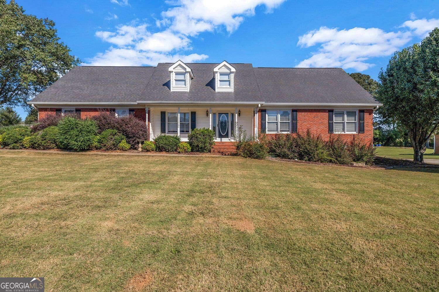 3 bedroom, 2 bathroom, 2,211 sq ft single family residence for sale at 419 Freedom Drive, Mcdonough, GA 30252 — photo 2
