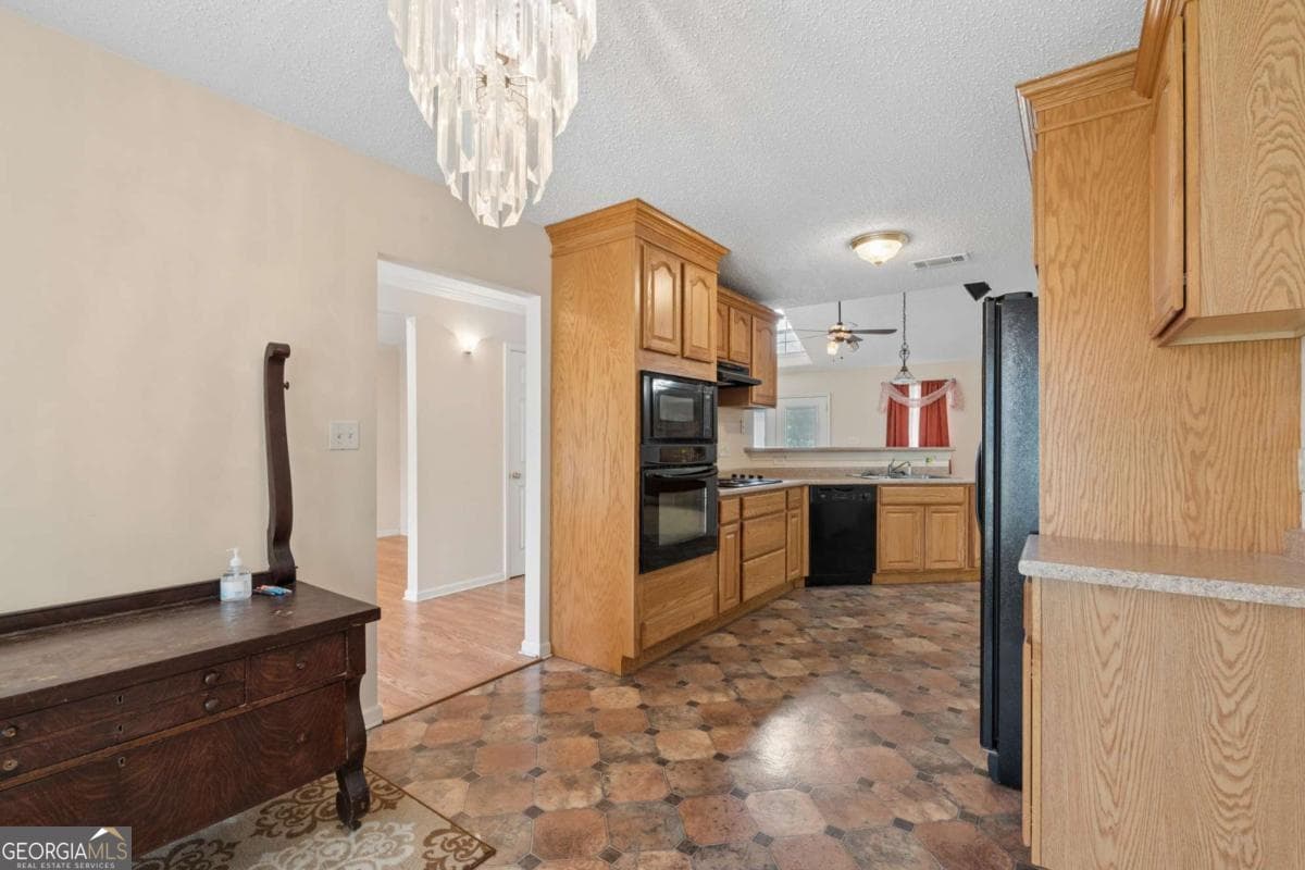 3 bedroom, 2 bathroom, 1,779 sq ft single family residence under contract at 27 Darling Street, Savannah, GA 31408 — photo 10