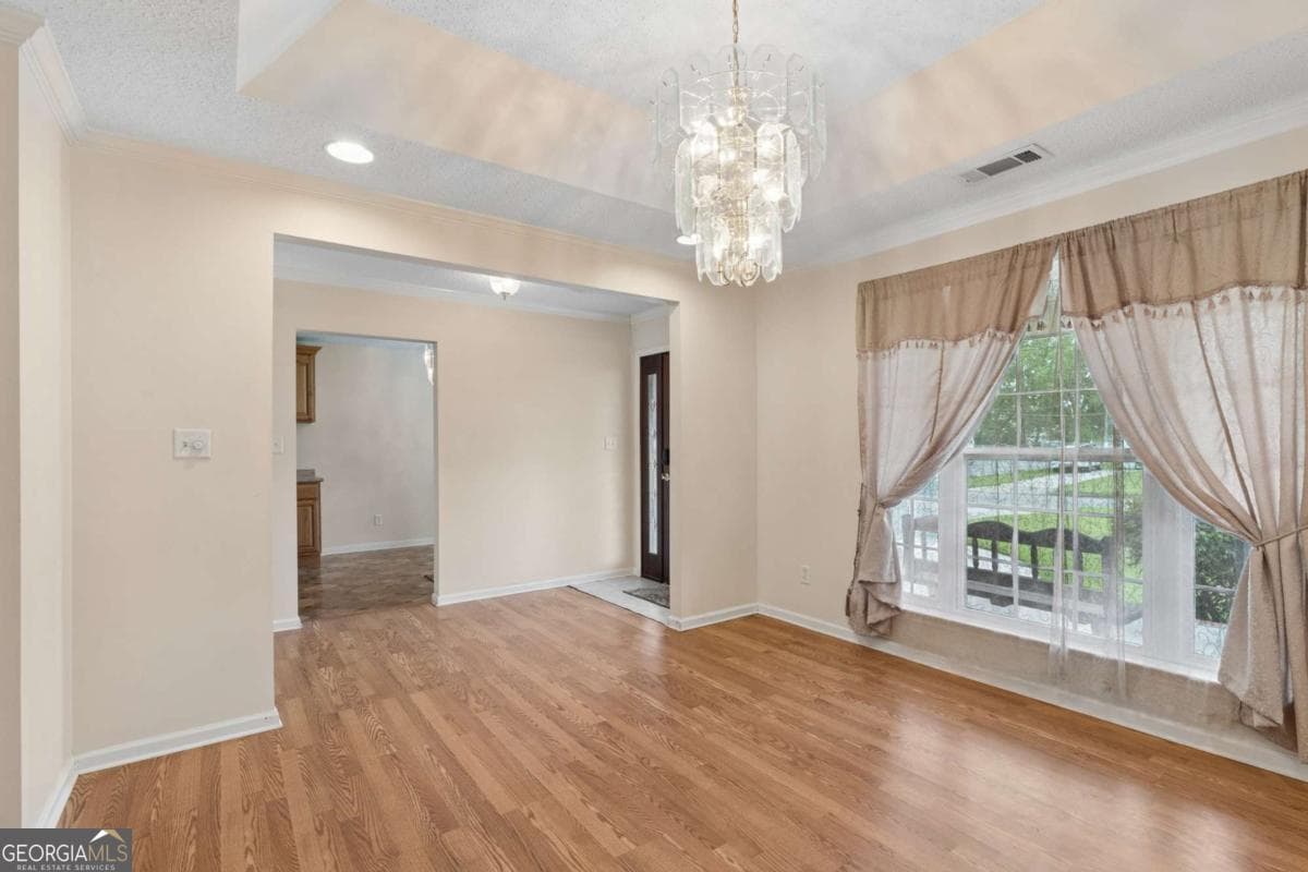 3 bedroom, 2 bathroom, 1,779 sq ft single family residence under contract at 27 Darling Street, Savannah, GA 31408 — photo 4
