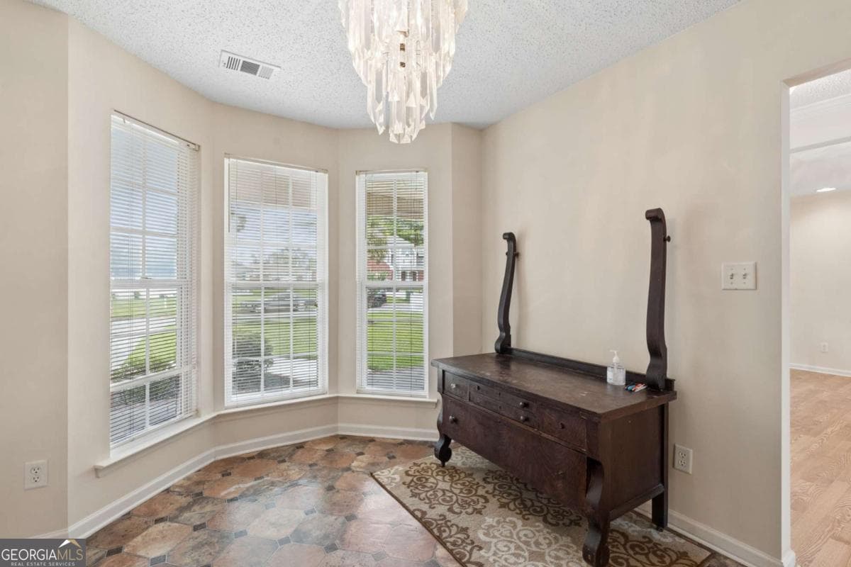 3 bedroom, 2 bathroom, 1,779 sq ft single family residence under contract at 27 Darling Street, Savannah, GA 31408 — photo 8