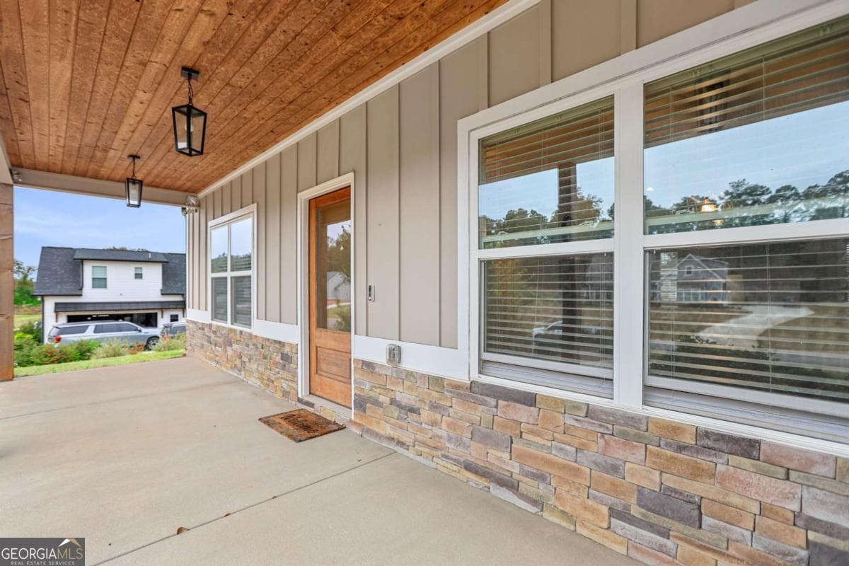4 bedroom, 3 bathroom, 2,778 sq ft single family residence for sale at 294 Conner Lane, Williamson, GA 30292 — photo 10
