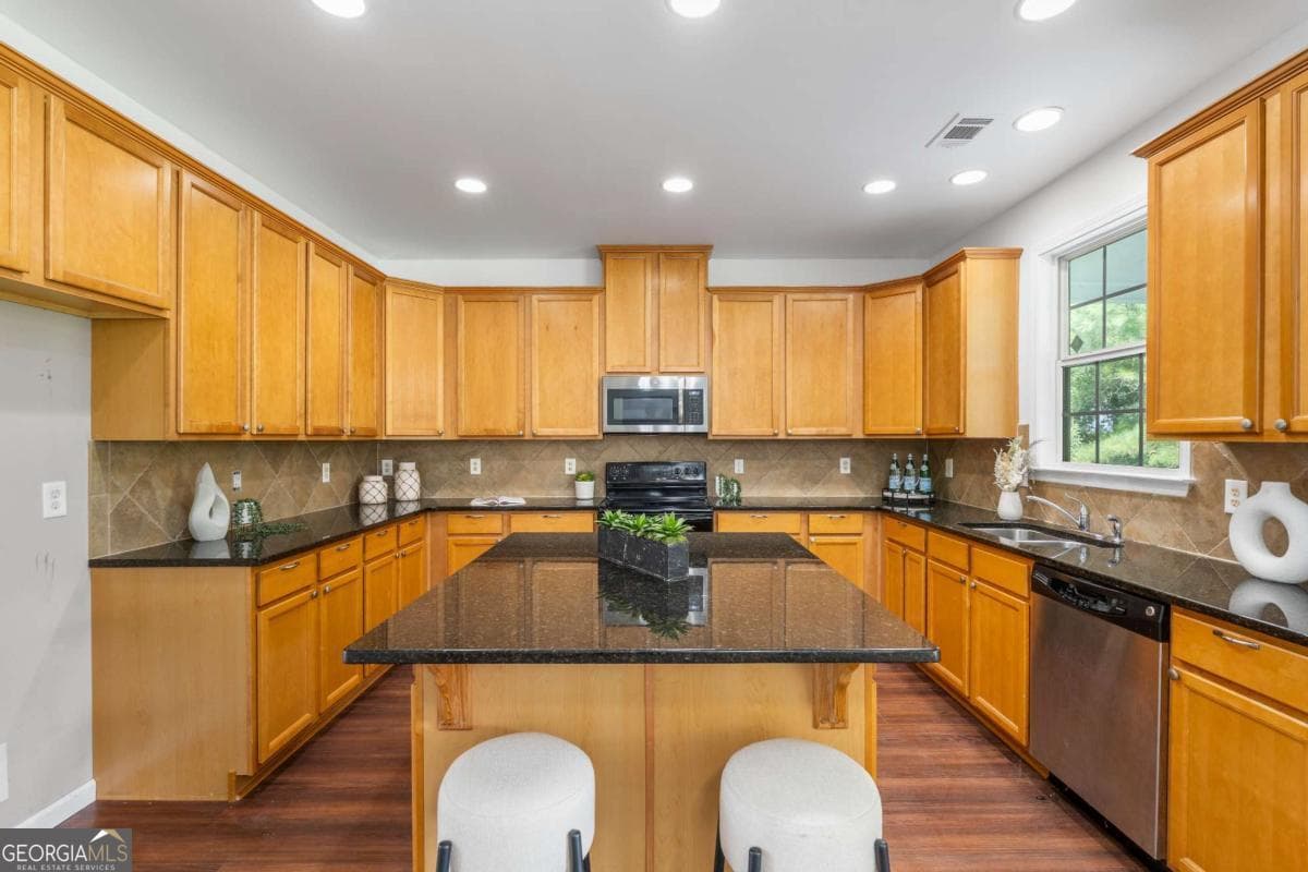 4 bedroom, 2.5 bathroom, 3,512 sq ft single family residence for sale at 1214 Loowit Falls Court, Braselton, GA 30517 — photo 6