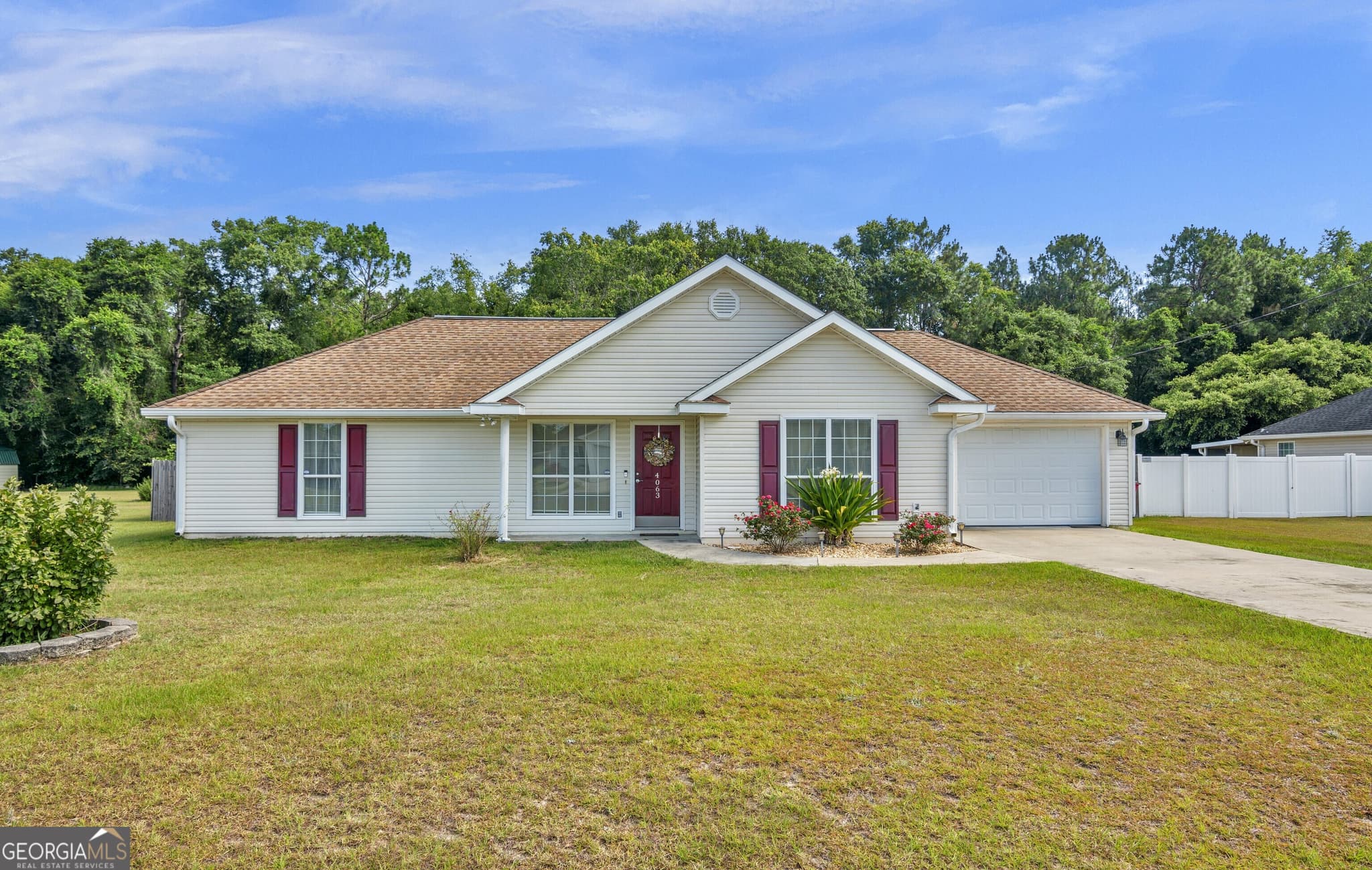 3 bedroom, 2 bathroom, 1,327 sq ft single family residence sold at 4063 Meadow Circle, Blackshear, GA 31516