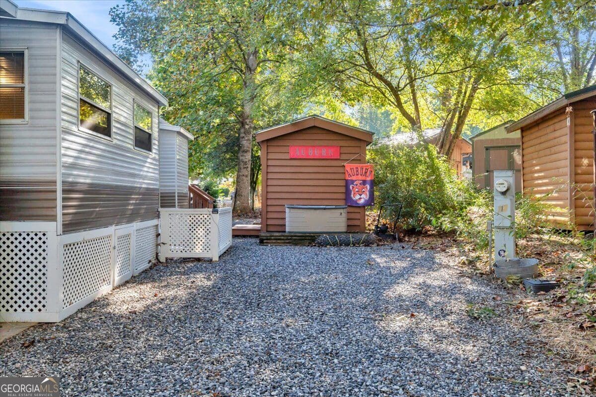 1 bedroom, 1 bathroom, 480 sq ft manufactured home,single family residence for sale at 12 Tip Top Circle, Cleveland, GA 30528 — photo 6