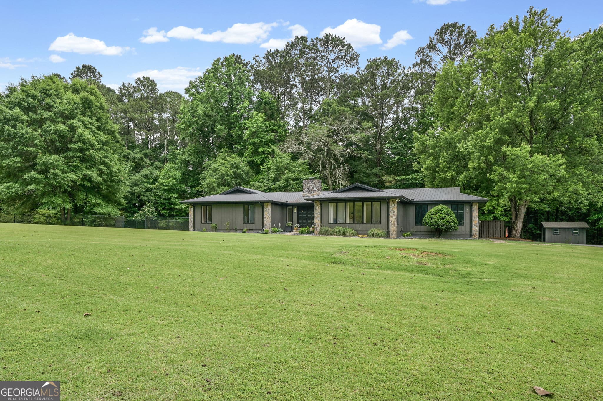 4 bedroom, 3 bathroom, 2,538 sq ft single family residence for sale at 40 Round Lake Road, Griffin, GA 30224 — photo 3