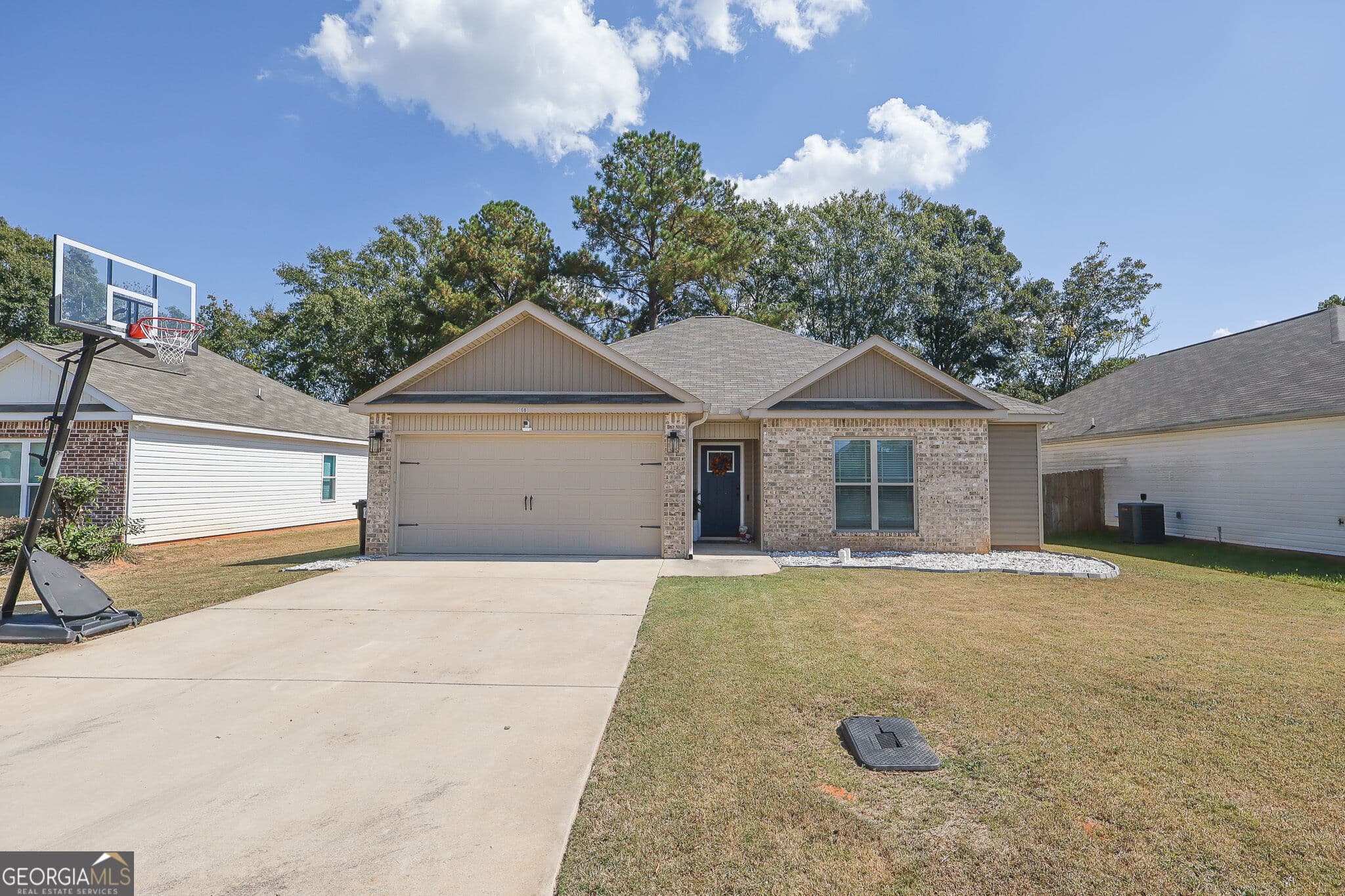 3 bedroom, 2 bathroom, 1,406 sq ft single family residence for sale at 108 Hughes Drive, Warner Robins, GA 31093 — photo 2