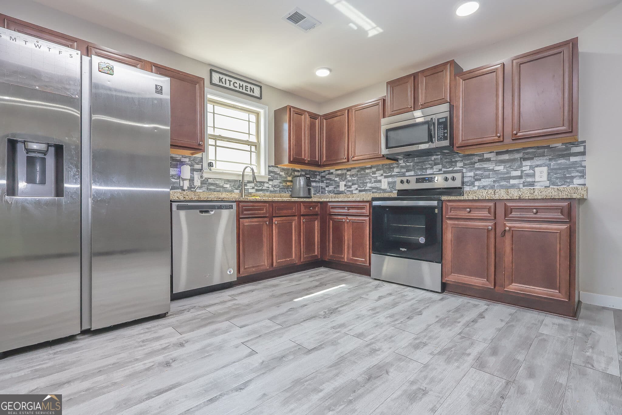 3 bedroom, 2 bathroom, 1,406 sq ft single family residence for sale at 108 Hughes Drive, Warner Robins, GA 31093 — photo 6