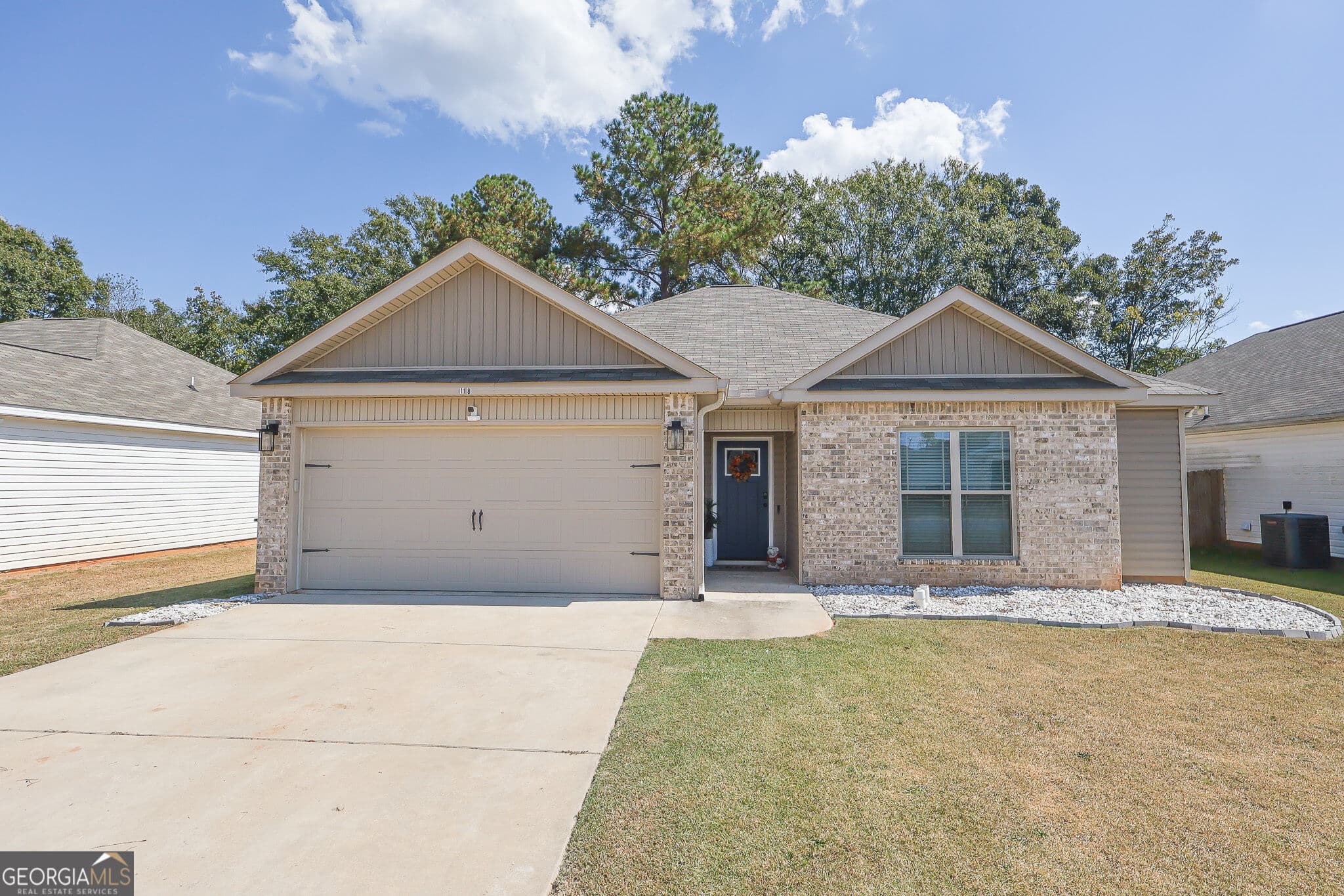 3 bedroom, 2 bathroom, 1,406 sq ft single family residence for sale at 108 Hughes Drive, Warner Robins, GA 31093 — photo 1 of 18