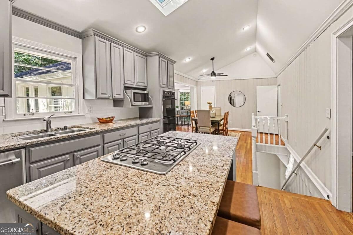 3 bedroom, 1.5 bathroom, 2,525 sq ft single family residence for sale at 905 Homewood Court, Decatur, GA 30033 — photo 4