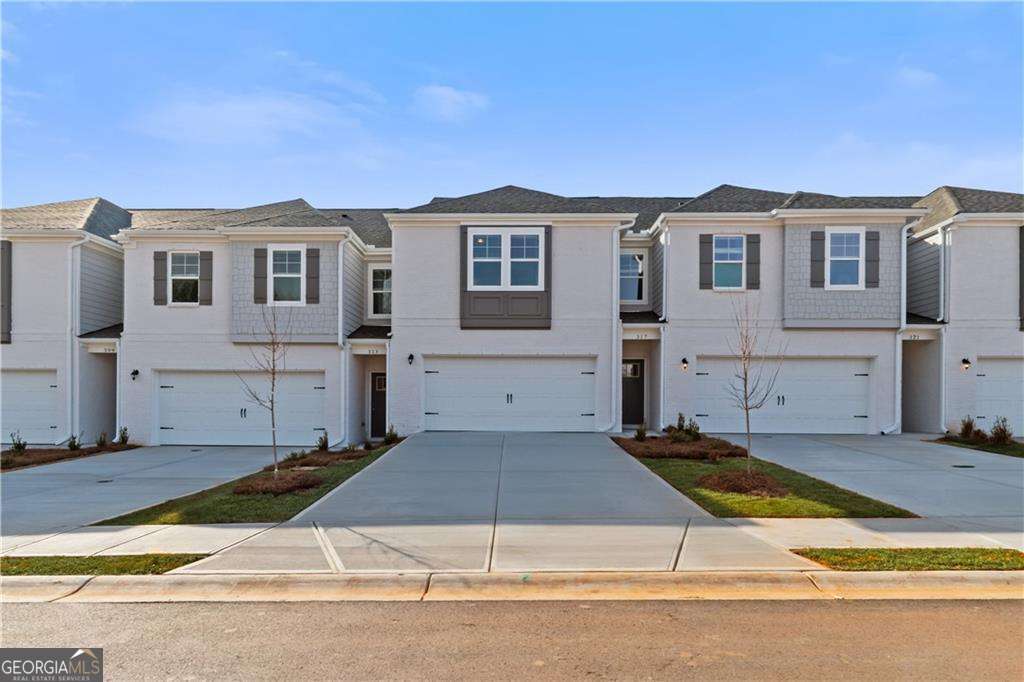 3 bedroom, 2.5 bathroom townhouse for sale at 231 Sanctuary Drive, Mcdonough, GA 30253 — photo 2