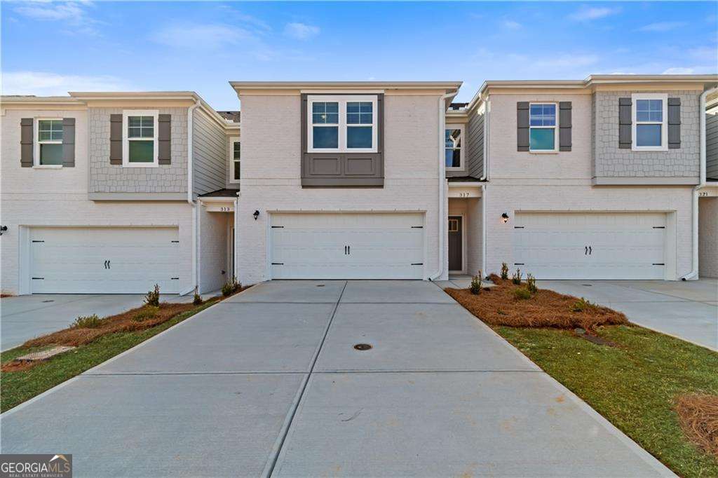 3 bedroom, 2.5 bathroom townhouse for sale at 231 Sanctuary Drive, Mcdonough, GA 30253 — photo 1 of 32