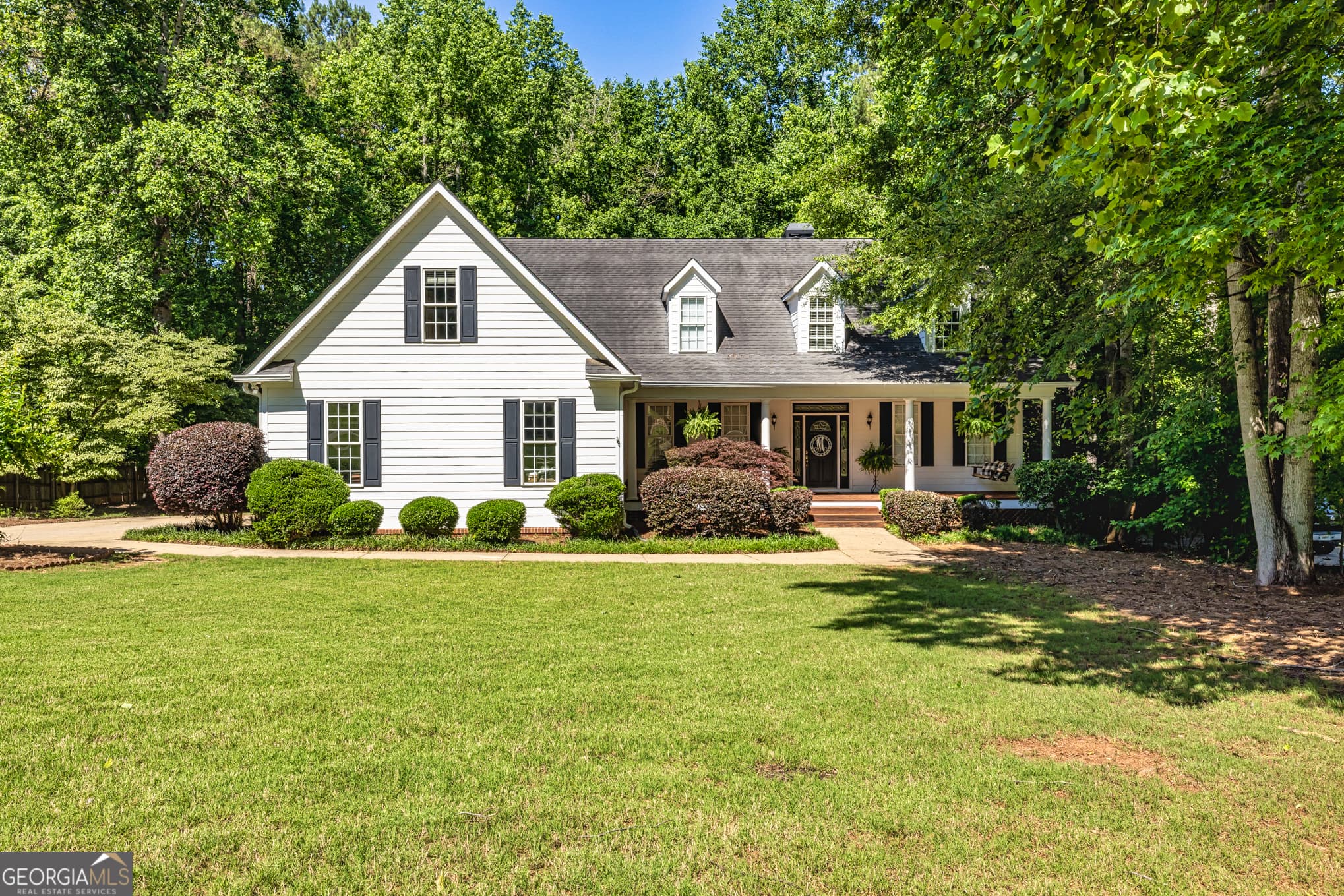 4 bedroom, 4.5 bathroom, 5,230 sq ft single family residence for sale at 305 South Shore Drive, Newnan, GA 30263 — photo 1 of 40