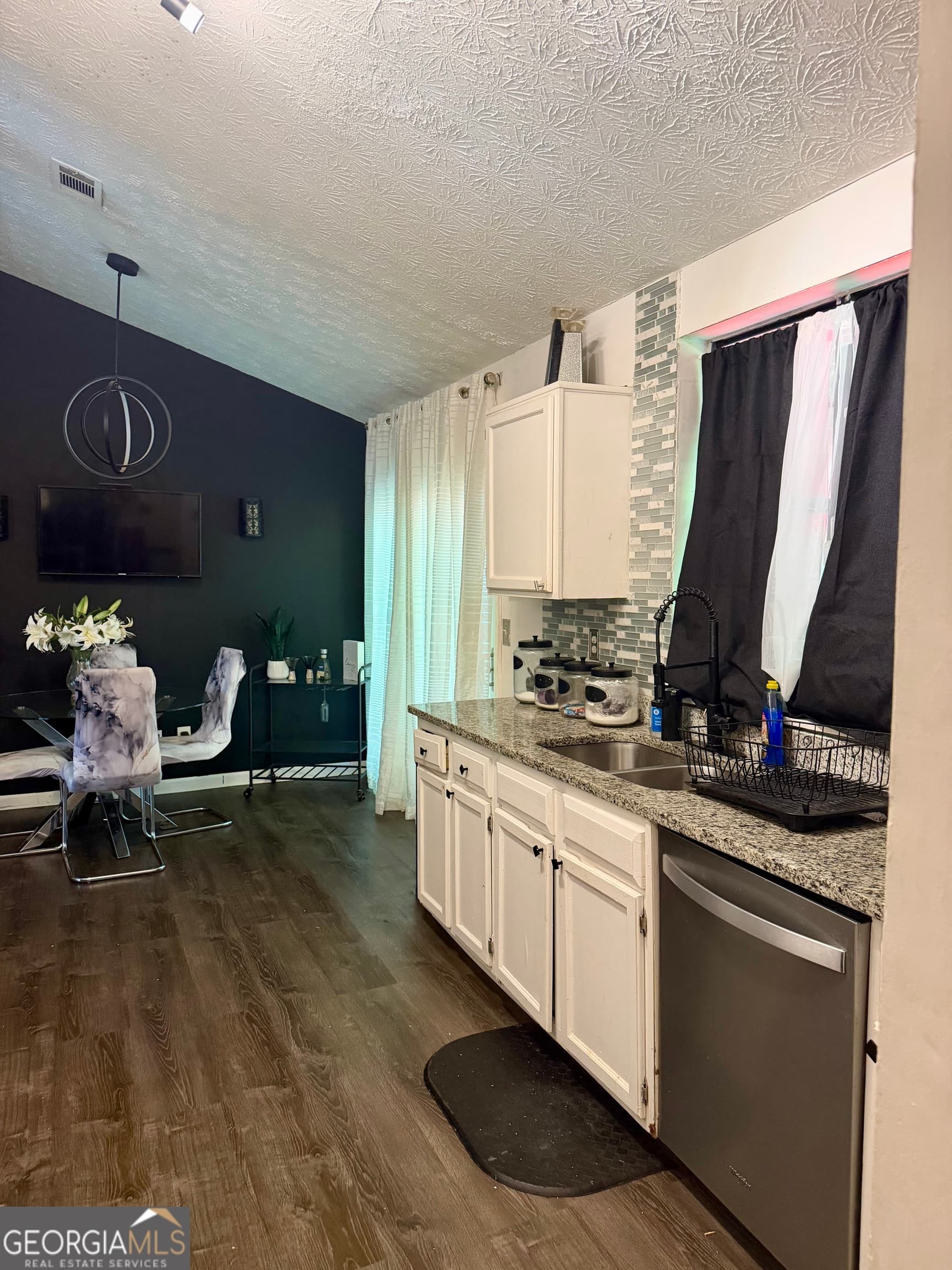 3 bedroom, 2 bathroom, 1,324 sq ft single family residence for sale at 693 Utoy Circle, Atlanta, GA 30331 — photo 6