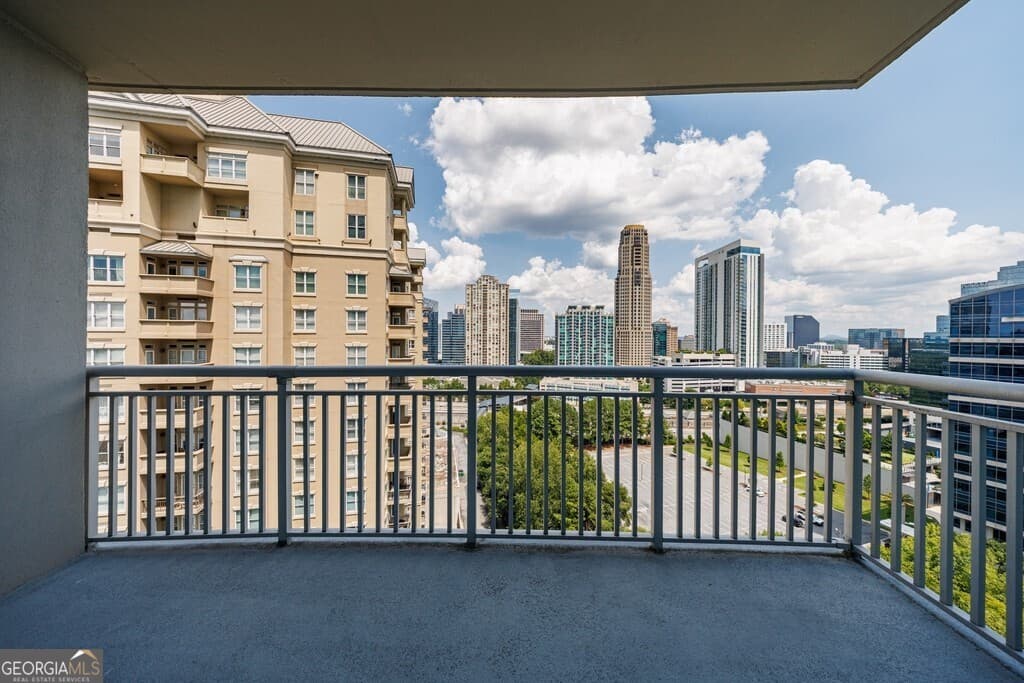 2 bedroom, 2 bathroom, 1,270 sq ft condominium for sale at 3338 Peachtree Road 1807, Atlanta, GA 30326 — photo 10
