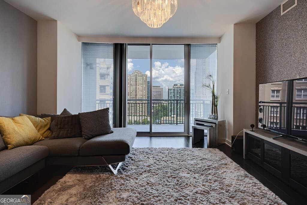 2 bedroom, 2 bathroom, 1,270 sq ft condominium for sale at 3338 Peachtree Road 1807, Atlanta, GA 30326 — photo 8