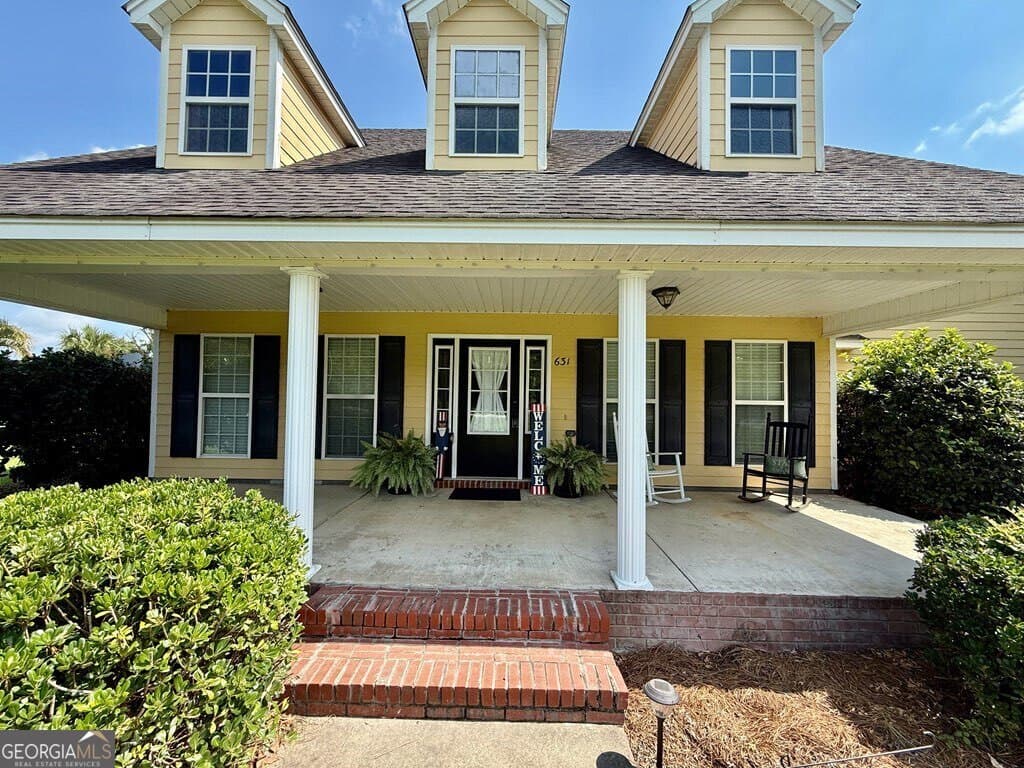 3 bedroom, 2 bathroom, 2,055 sq ft single family residence for sale at 631 Patterson Street, Sparks, GA 31647 — photo 3