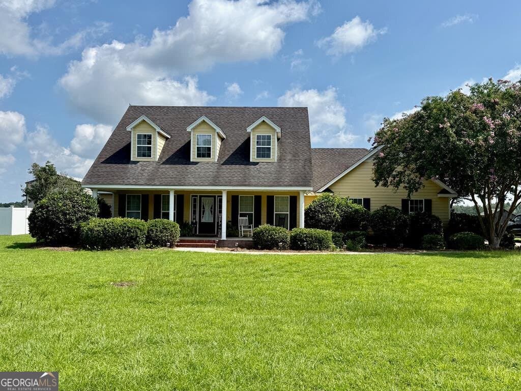3 bedroom, 2 bathroom, 2,055 sq ft single family residence for sale at 631 Patterson Street, Sparks, GA 31647 — photo 1 of 32