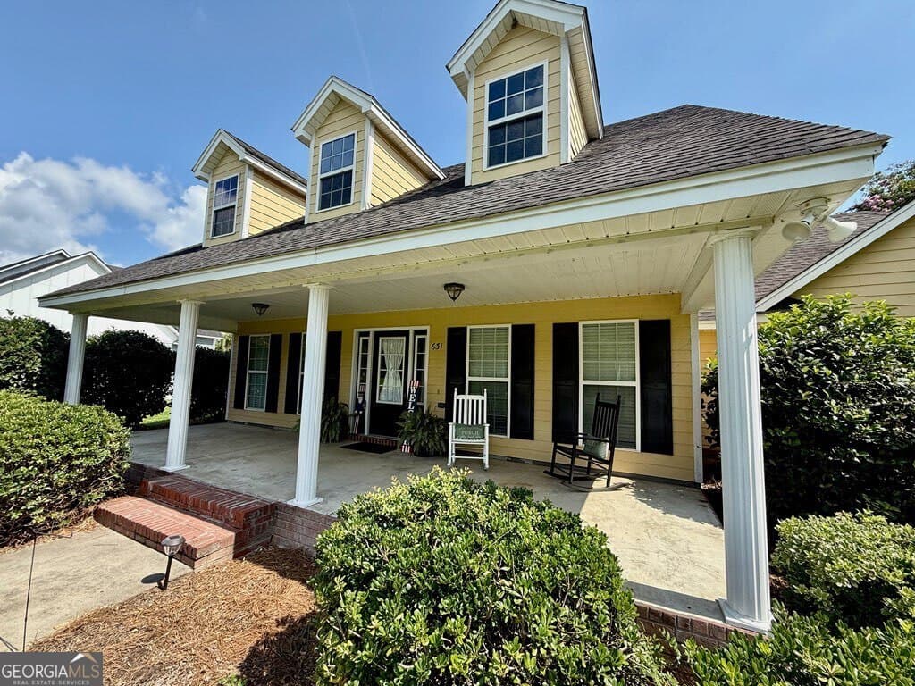 3 bedroom, 2 bathroom, 2,055 sq ft single family residence for sale at 631 Patterson Street, Sparks, GA 31647 — photo 4