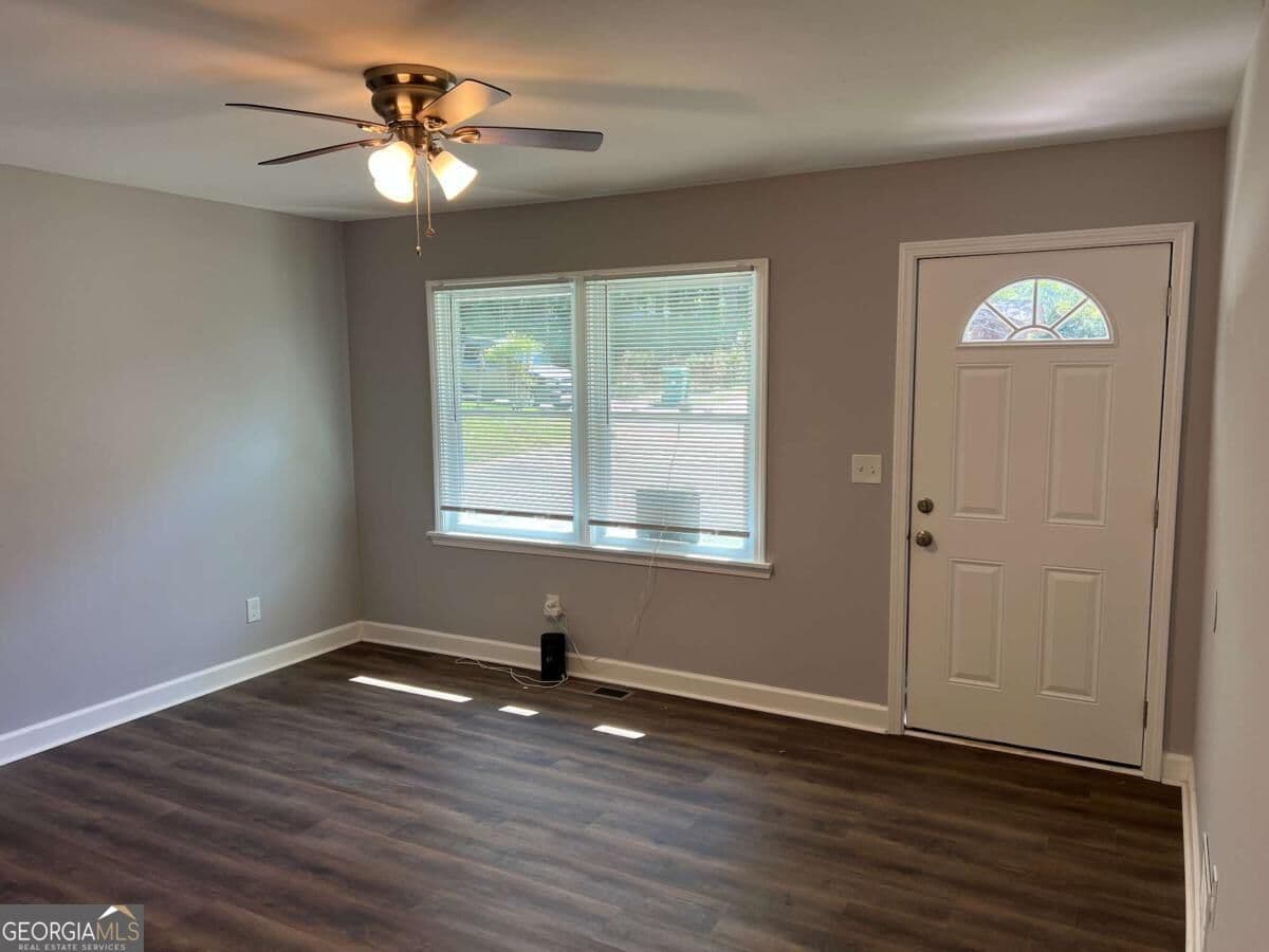 4 bedroom, 2 bathroom, 1,586 sq ft single family residence for sale at 988 Tamarack Trail, Forest Park, GA 30297 — photo 3