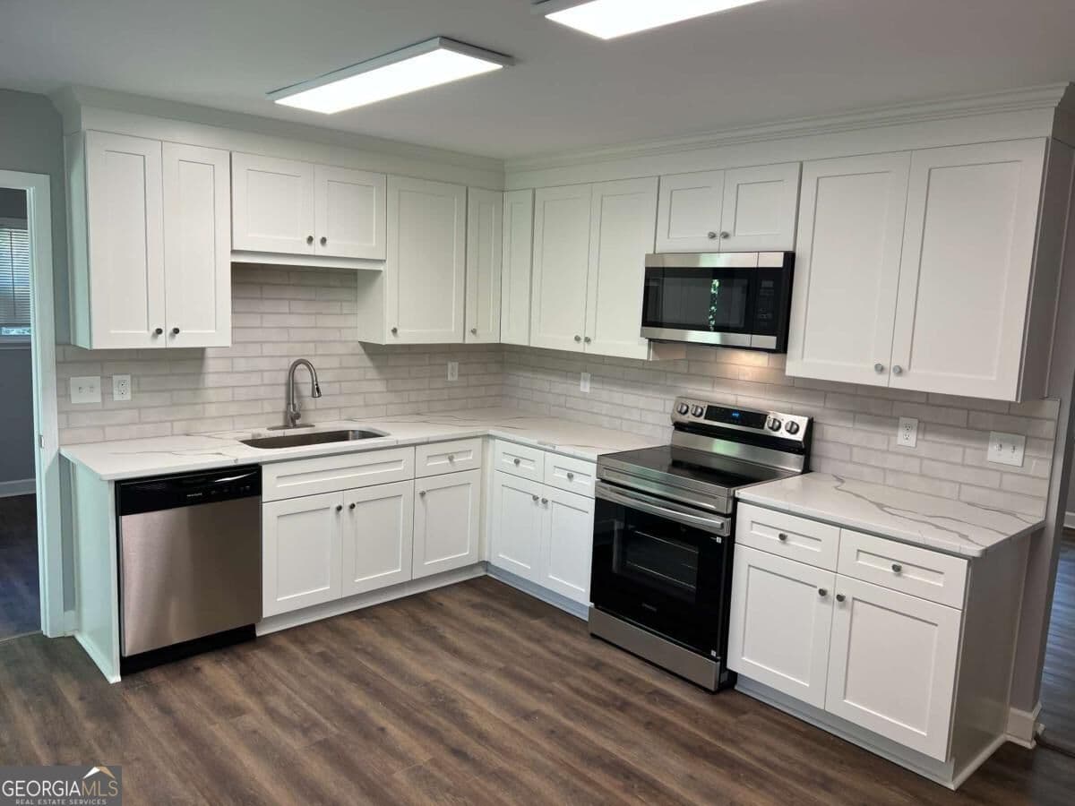 4 bedroom, 2 bathroom, 1,586 sq ft single family residence for sale at 988 Tamarack Trail, Forest Park, GA 30297 — photo 5