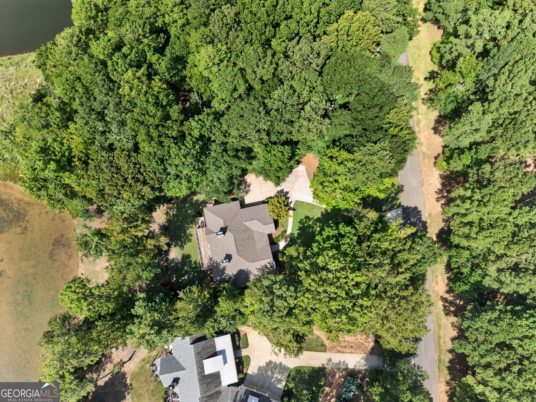 5 bedroom, 4.5 bathroom, 5,320 sq ft single family residence for sale at 1021 Inverness Drive, Greensboro, GA 30642 — photo 4
