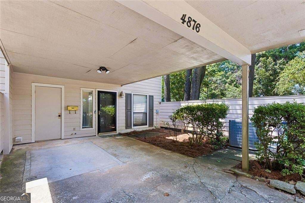 3 bedroom, 2.5 bathroom, 1,446 sq ft condominium for sale at 4876 Twin Lakes Trail, Atlanta, GA 30360 — photo 2