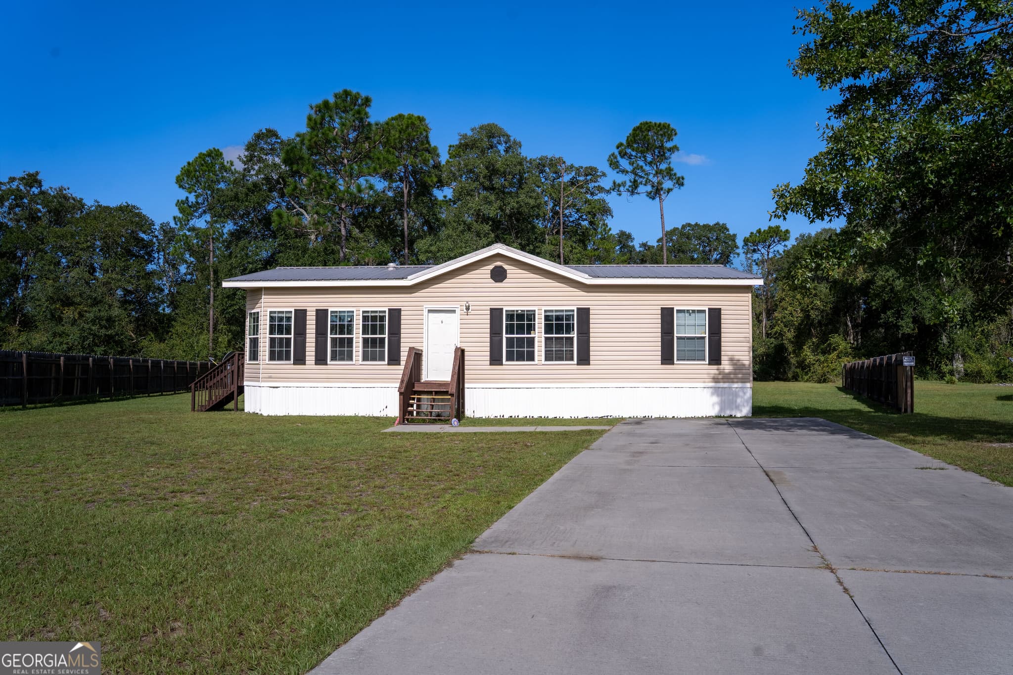 3 bedroom, 2 bathroom, 1,344 sq ft manufactured home,single family residence under contract at 4728 Otter Creek Circle, Blackshear, GA 31516 — photo 2