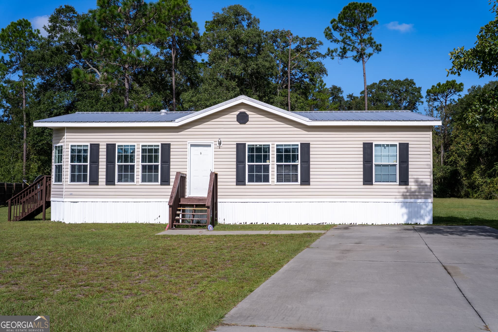 3 bedroom, 2 bathroom, 1,344 sq ft manufactured home,single family residence under contract at 4728 Otter Creek Circle, Blackshear, GA 31516