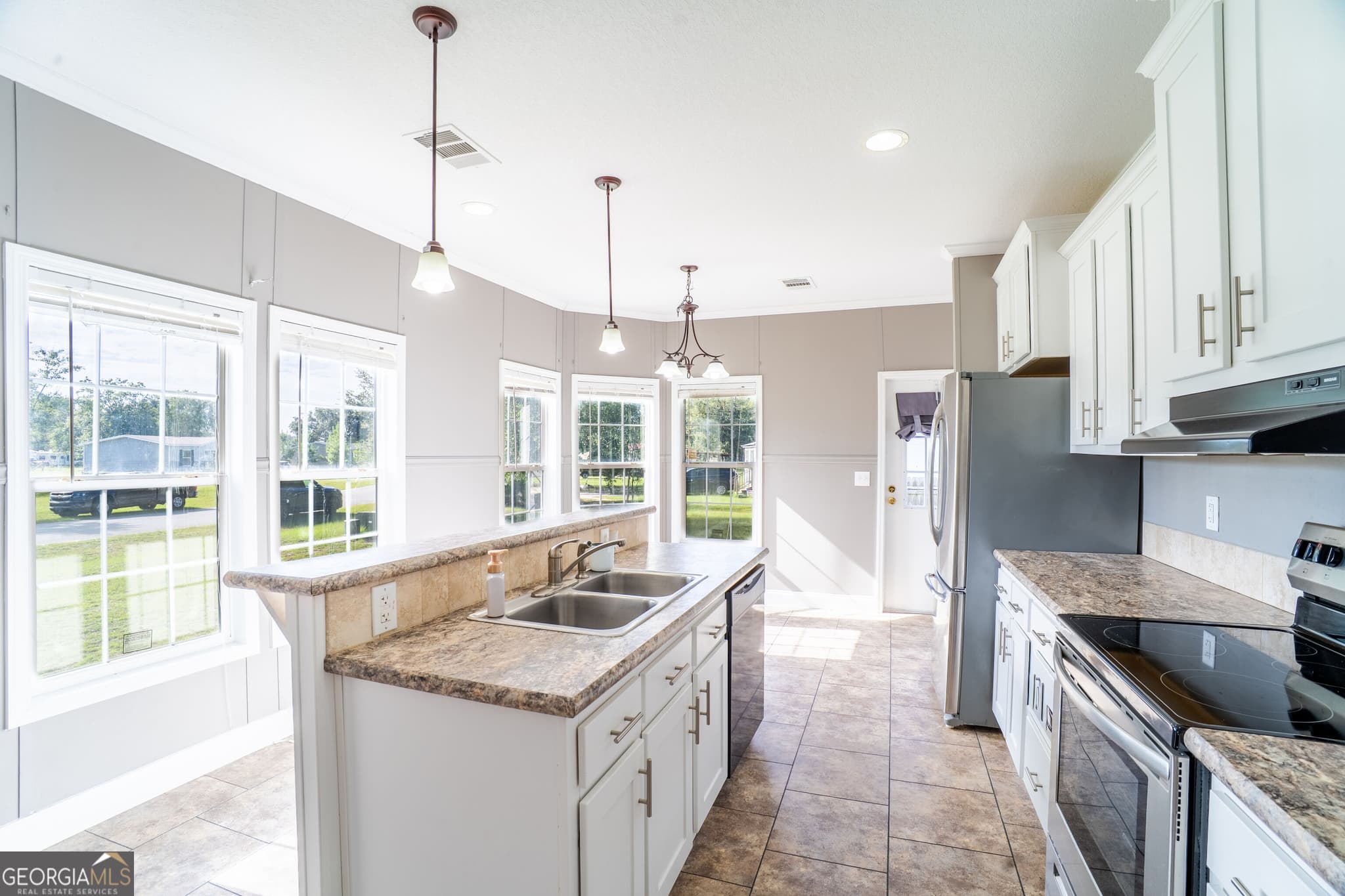 3 bedroom, 2 bathroom, 1,344 sq ft manufactured home,single family residence under contract at 4728 Otter Creek Circle, Blackshear, GA 31516 — photo 8