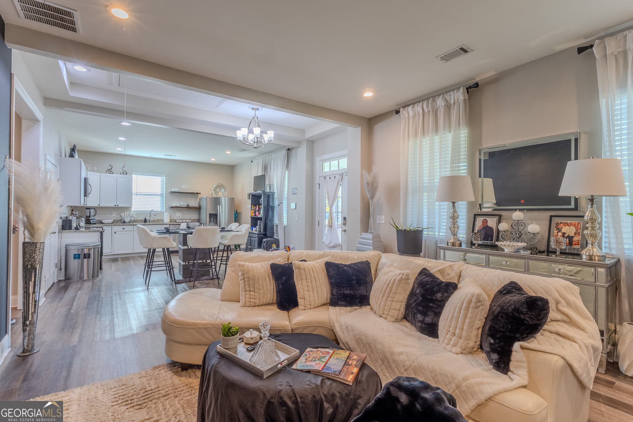 3 bedroom, 2 bathroom, 1,833 sq ft single family residence for sale at 833 Richmond Street, Macon, GA 31206 — photo 6