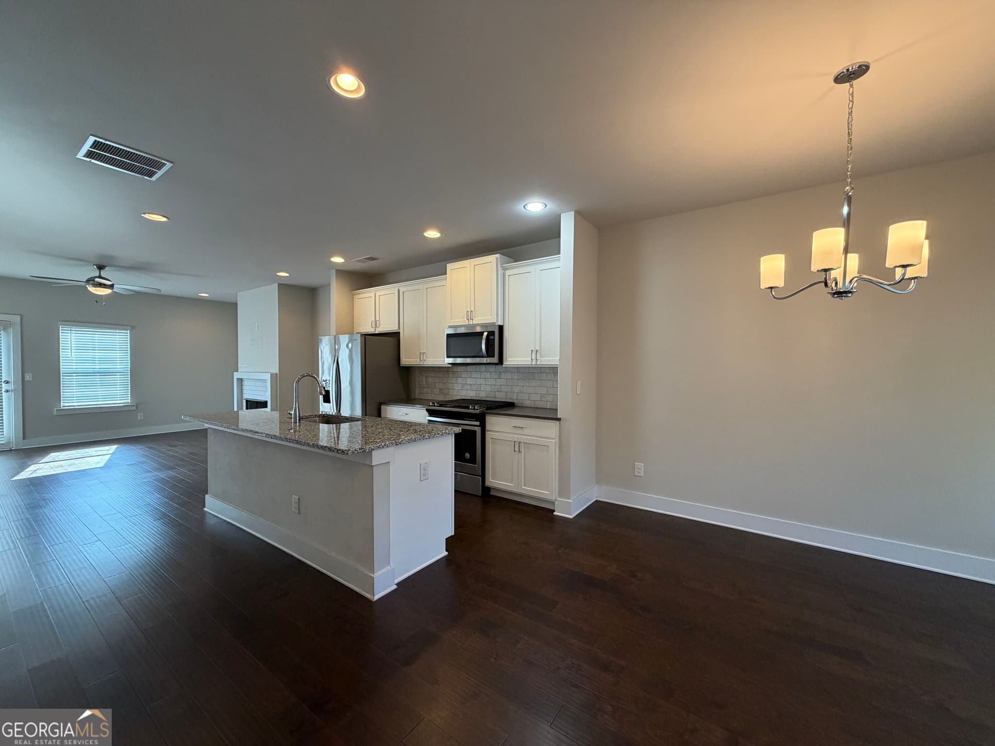 3 bedroom, 3.5 bathroom, 1,926 sq ft townhouse for rent at 3782 Oxford Circle, Doraville, GA 30340 for $2,800 a month — photo 5