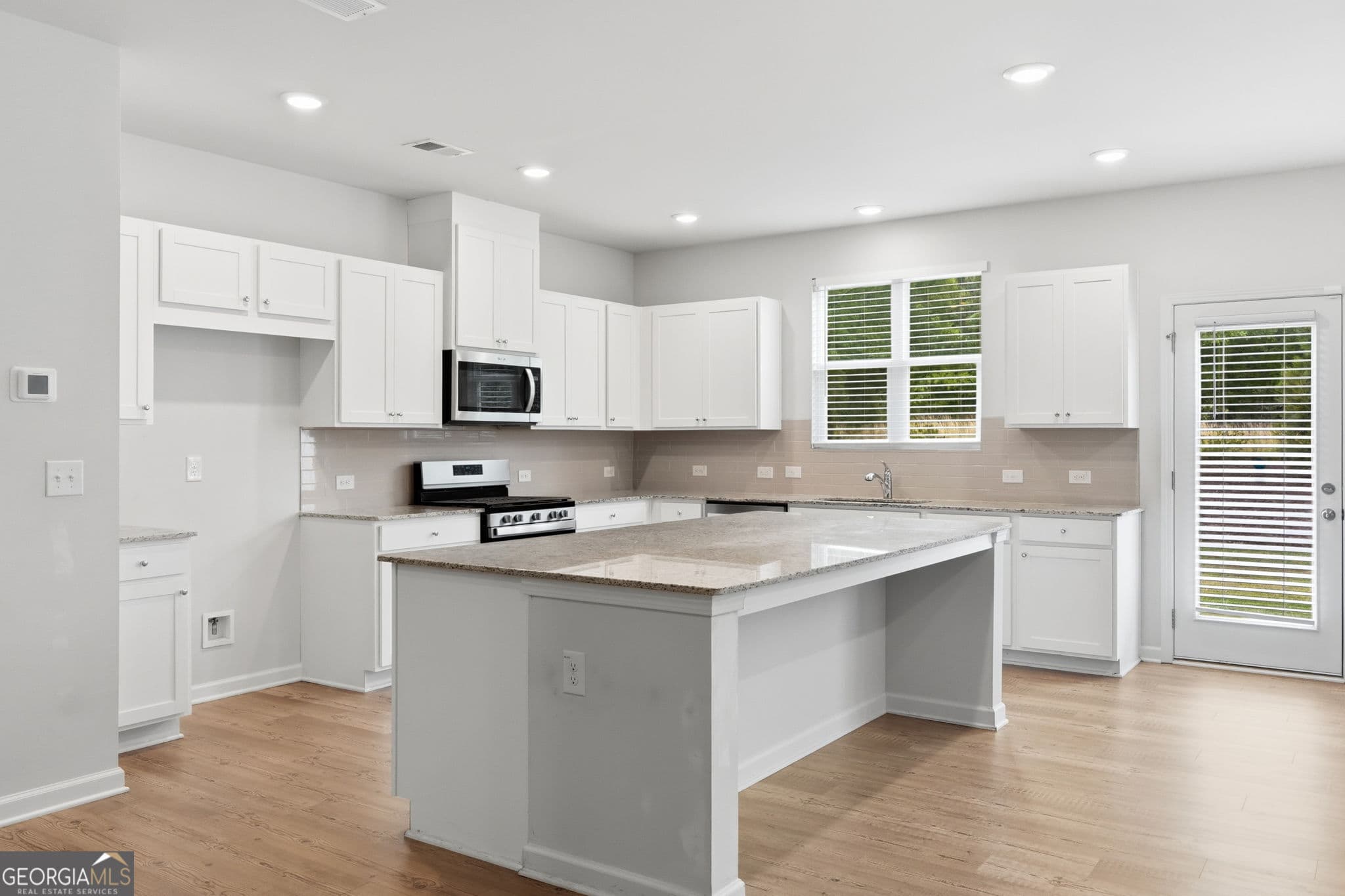 3 bedroom, 2.5 bathroom, 2,301 sq ft townhouse for sale at 230 Point Place Drive (3), Loganville, GA 30052 — photo 7