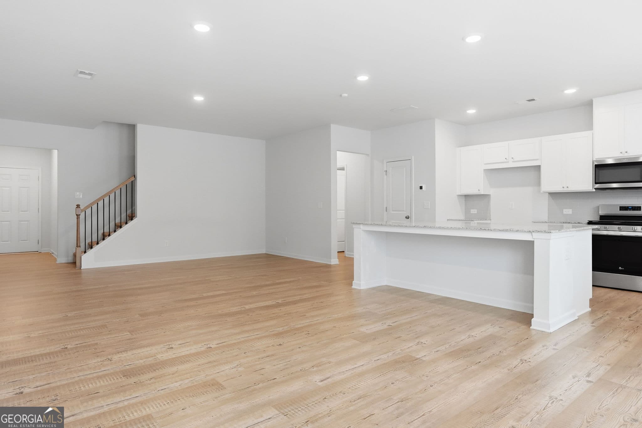 3 bedroom, 2.5 bathroom, 2,301 sq ft townhouse for sale at 230 Point Place Drive (3), Loganville, GA 30052 — photo 5