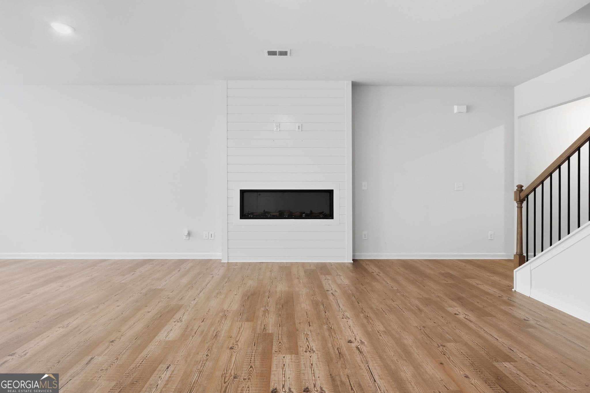 3 bedroom, 2.5 bathroom, 2,301 sq ft townhouse for sale at 230 Point Place Drive (3), Loganville, GA 30052 — photo 4