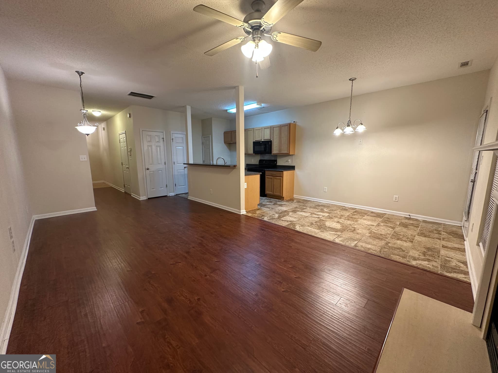 3 bedroom, 2.5 bathroom, 1,080 sq ft townhouse for sale at 5489 Sierra Trail, South Fulton, GA 30349 — photo 6
