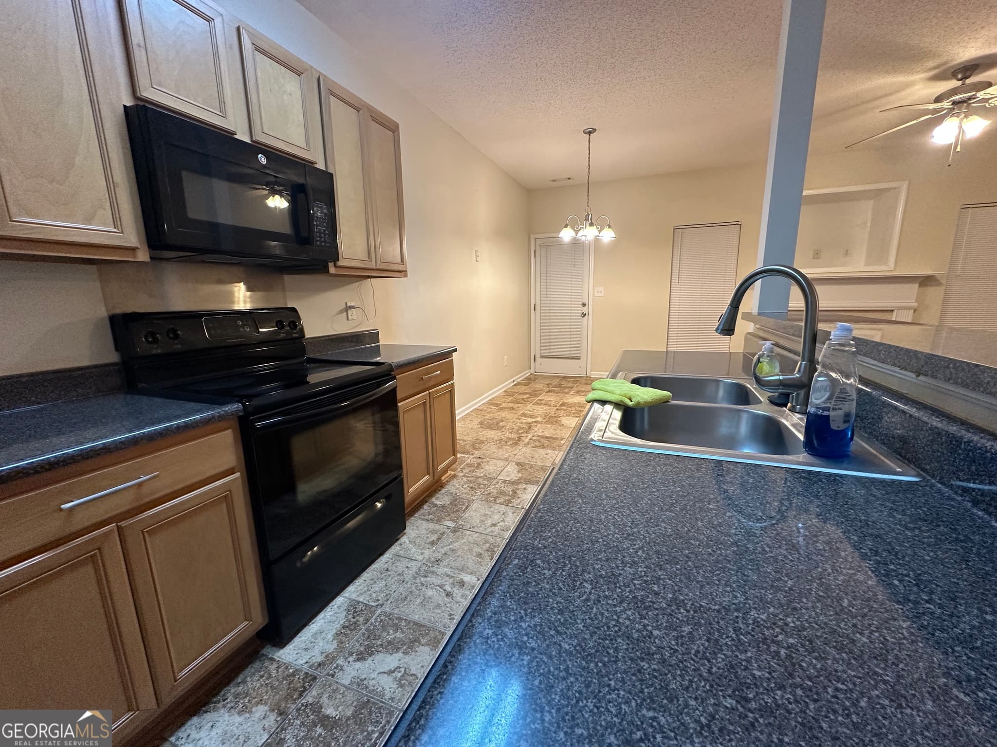 3 bedroom, 2.5 bathroom, 1,080 sq ft townhouse for sale at 5489 Sierra Trail, South Fulton, GA 30349 — photo 7