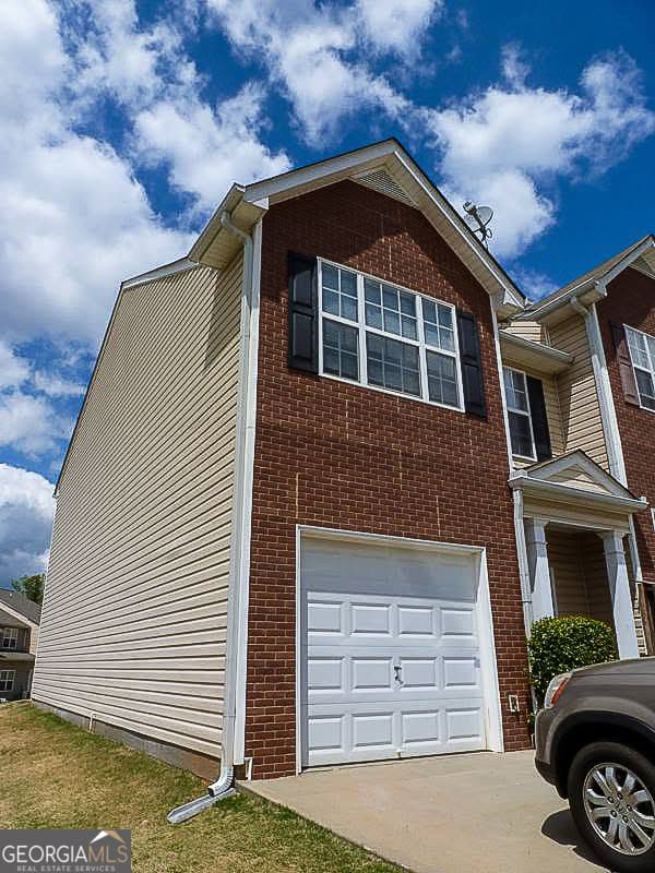 3 bedroom, 2.5 bathroom, 1,080 sq ft townhouse for sale at 5489 Sierra Trail, South Fulton, GA 30349 — photo 1 of 35