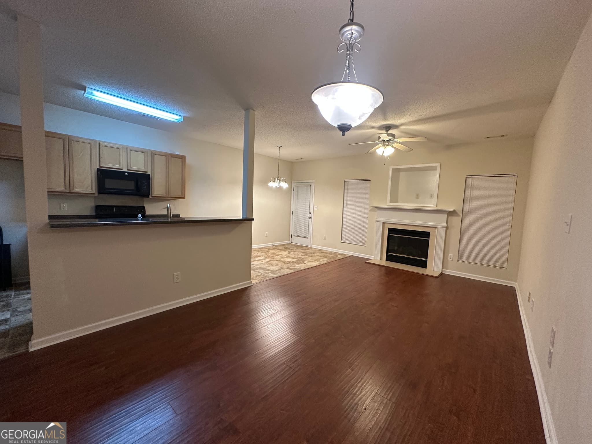 3 bedroom, 2.5 bathroom, 1,080 sq ft townhouse for sale at 5489 Sierra Trail, South Fulton, GA 30349 — photo 5