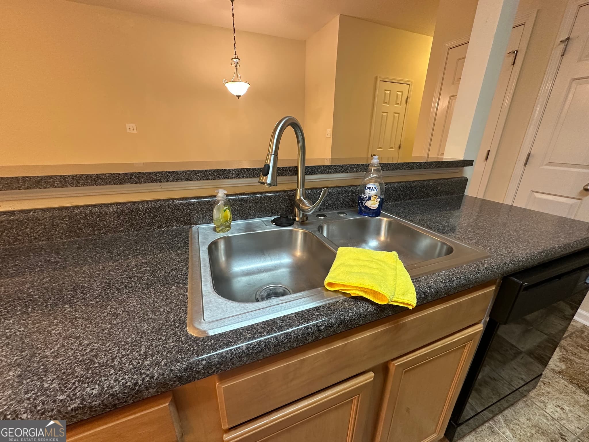 3 bedroom, 2.5 bathroom, 1,080 sq ft townhouse for sale at 5489 Sierra Trail, South Fulton, GA 30349 — photo 9