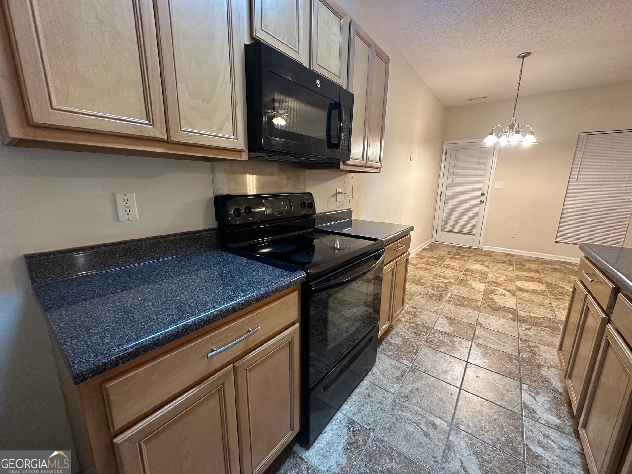 3 bedroom, 2.5 bathroom, 1,080 sq ft townhouse for sale at 5489 Sierra Trail, South Fulton, GA 30349 — photo 8