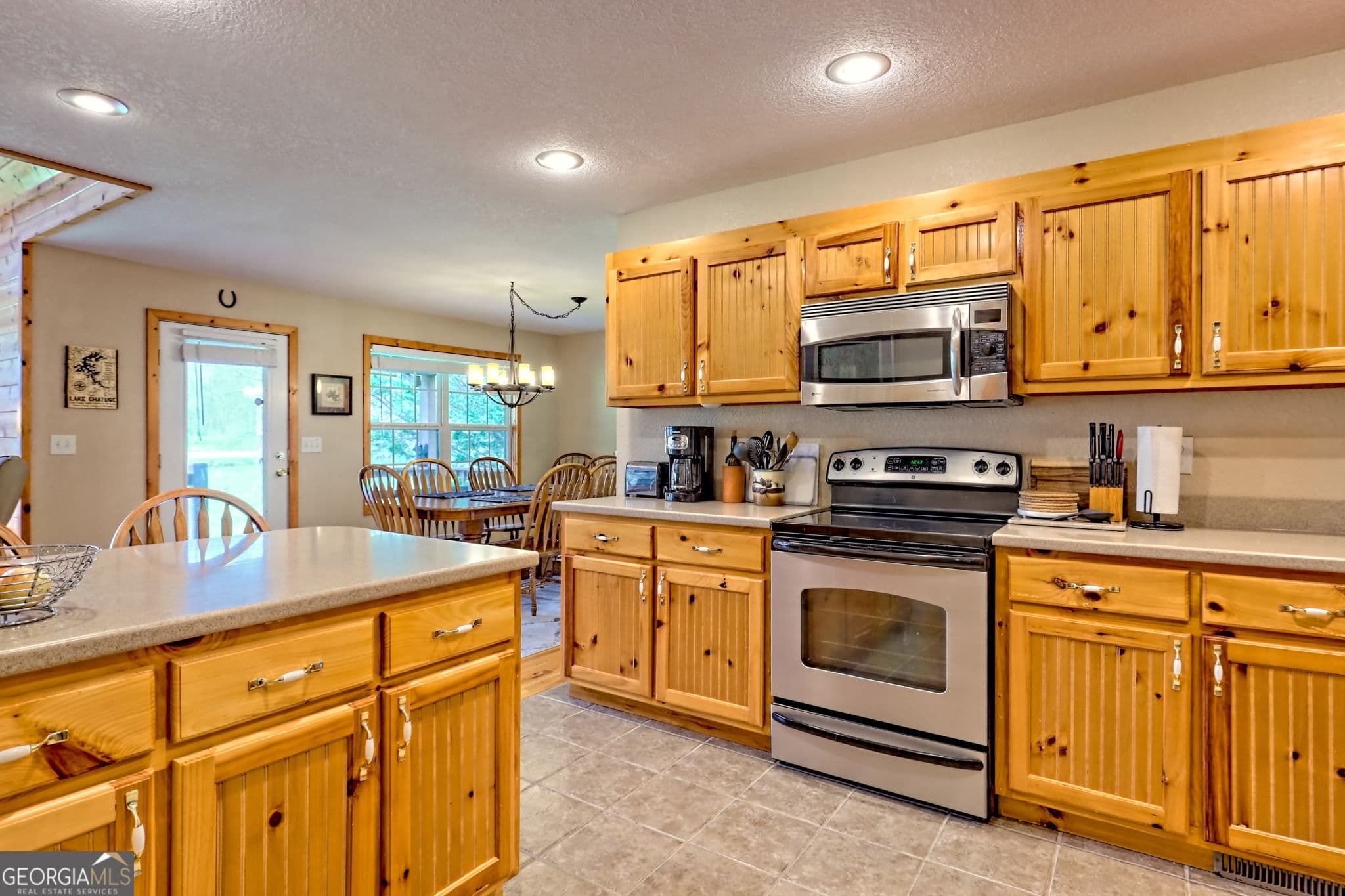 3 bedroom, 2.5 bathroom, 1,920 sq ft cabin,single family residence under contract at 3556 Riverfront Lane, Hiawassee, GA 30546 — photo 6