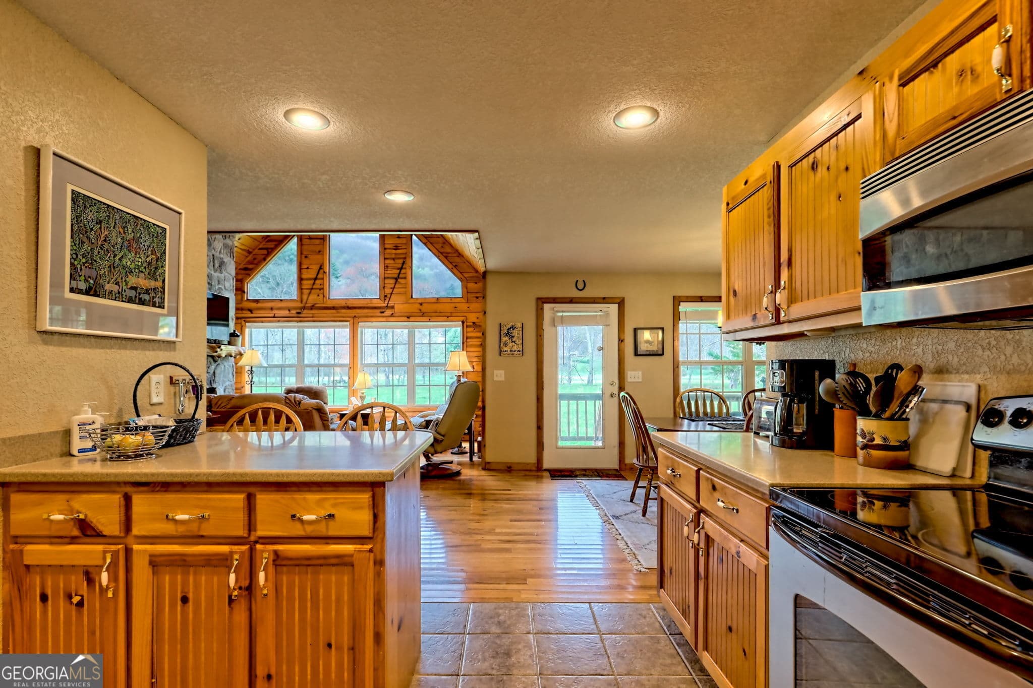 3 bedroom, 2.5 bathroom, 1,920 sq ft cabin,single family residence under contract at 3556 Riverfront Lane, Hiawassee, GA 30546 — photo 7
