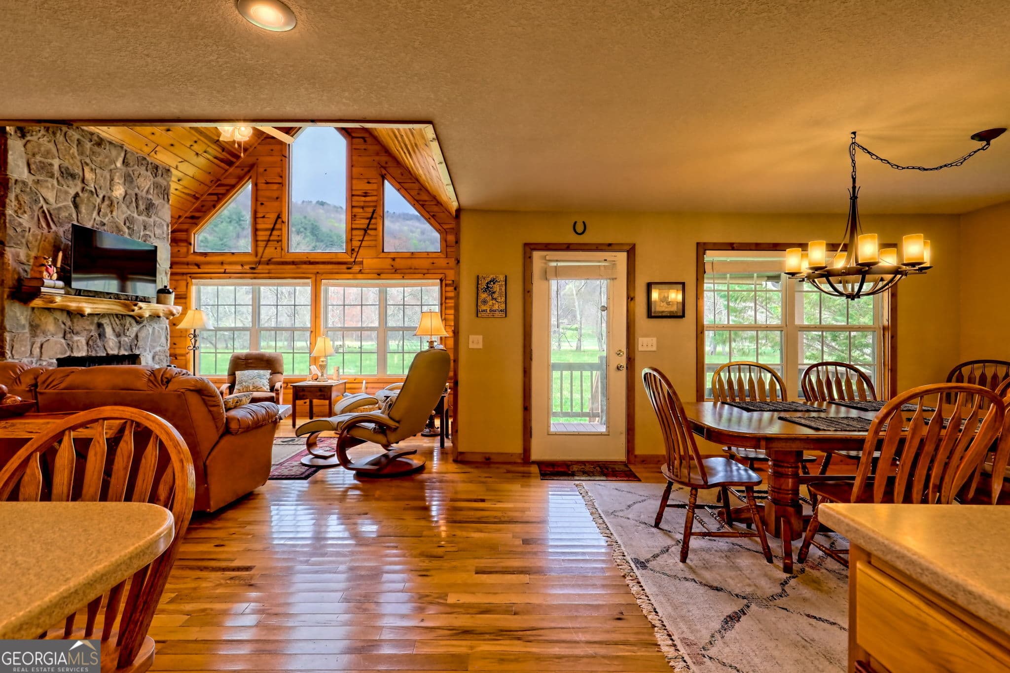 3 bedroom, 2.5 bathroom, 1,920 sq ft cabin,single family residence under contract at 3556 Riverfront Lane, Hiawassee, GA 30546 — photo 8