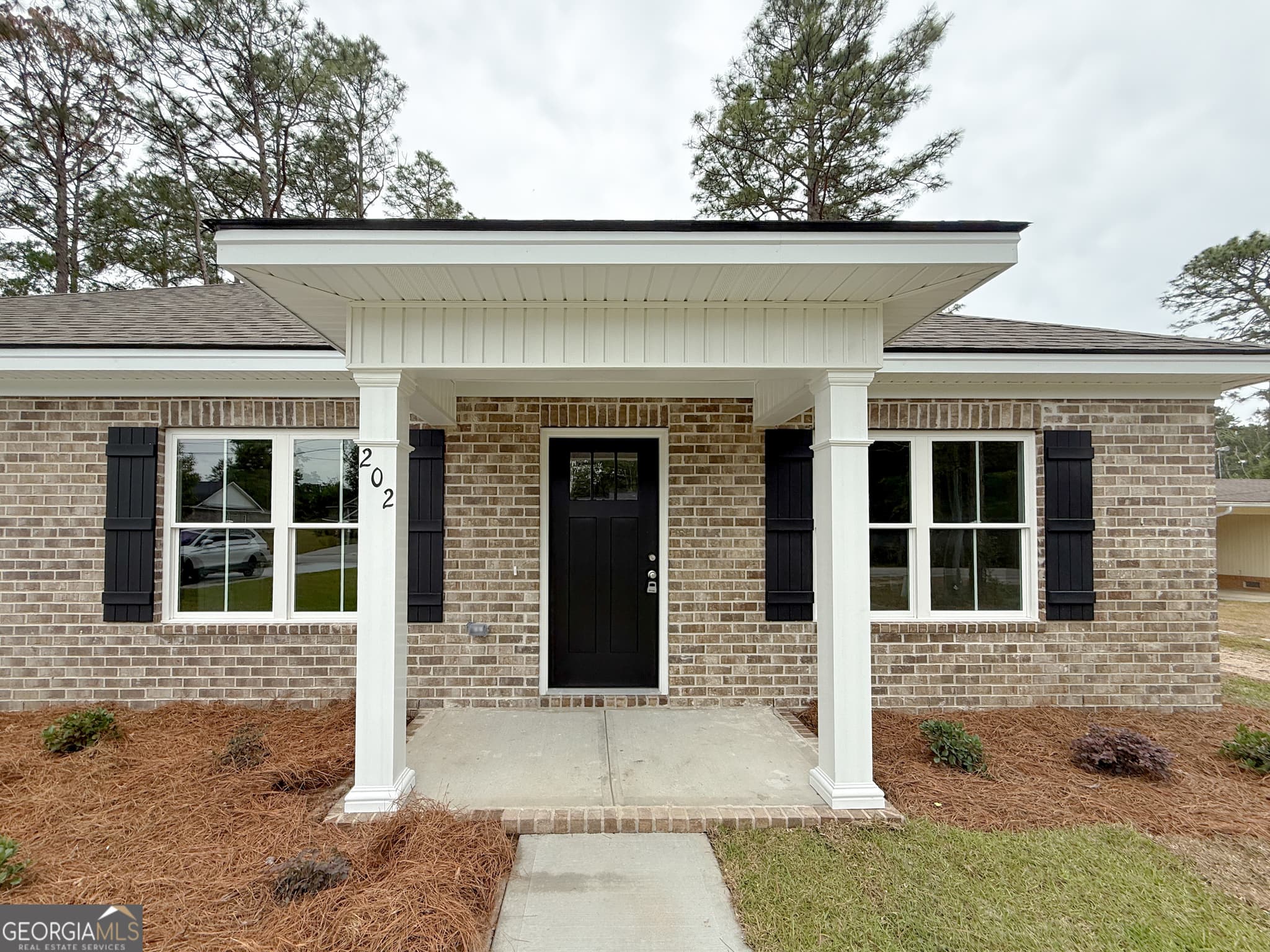 3 bedroom, 2 bathroom, 1,400 sq ft single family residence under contract at 513 Pleasant Point Road, Statesboro, GA 30458 — photo 2