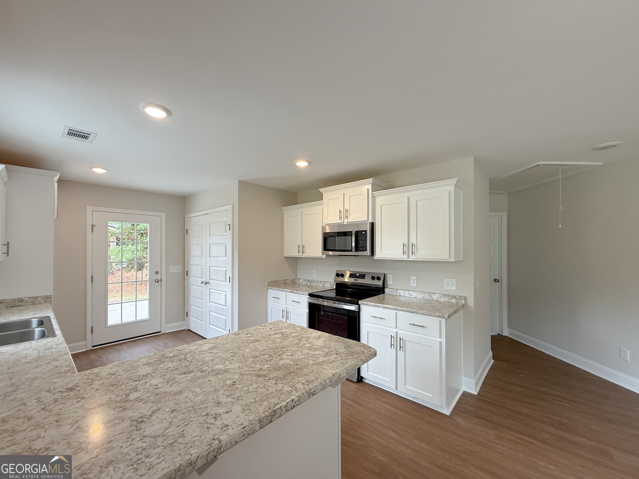 3 bedroom, 2 bathroom, 1,400 sq ft single family residence under contract at 513 Pleasant Point Road, Statesboro, GA 30458 — photo 6