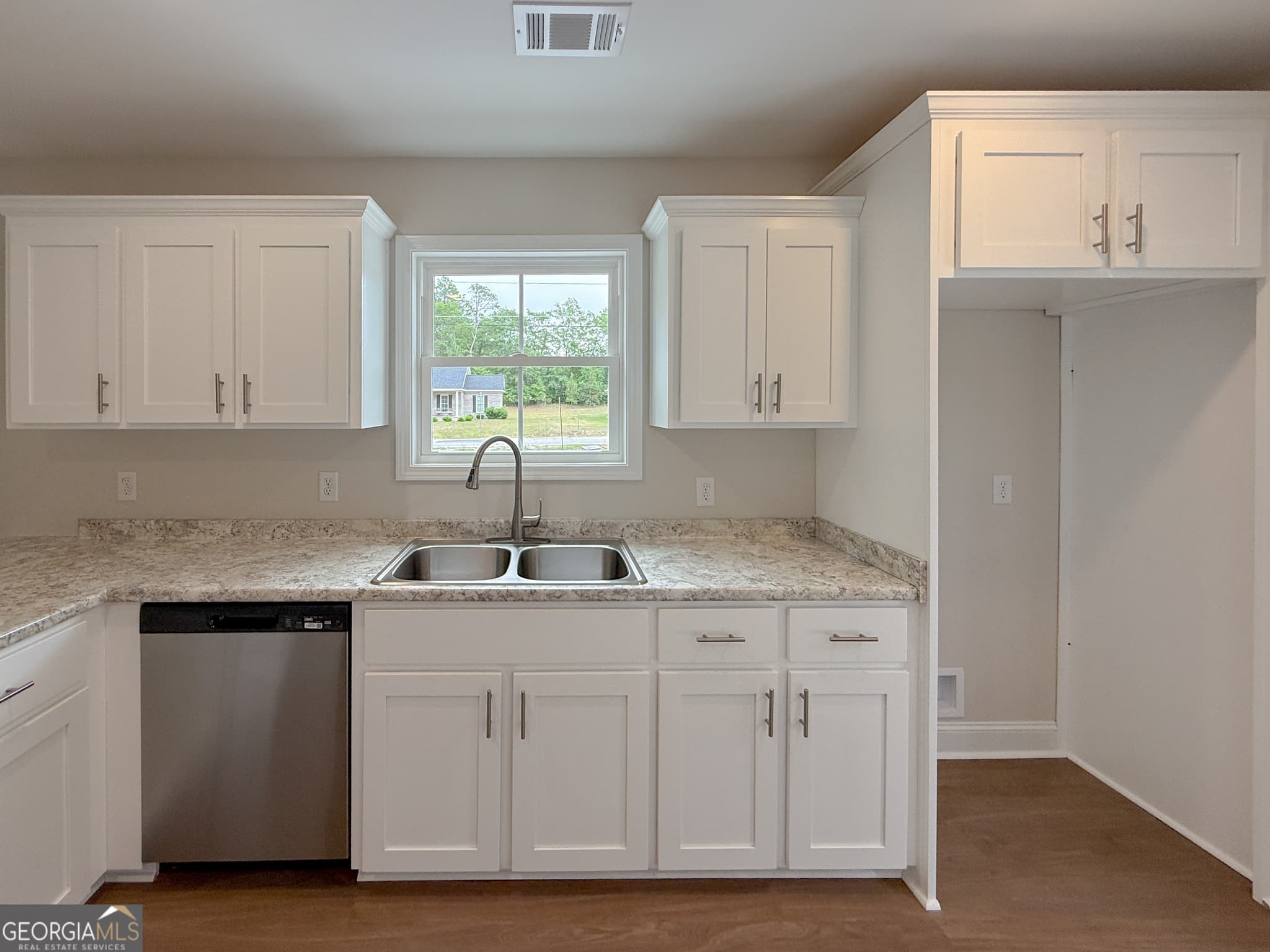 3 bedroom, 2 bathroom, 1,400 sq ft single family residence under contract at 513 Pleasant Point Road, Statesboro, GA 30458 — photo 4