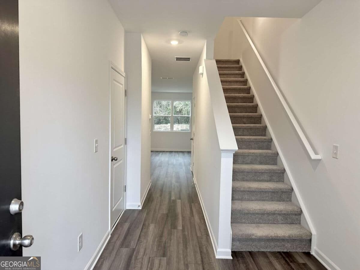 3 bedroom, 2.5 bathroom, 1,386 sq ft townhouse under contract at 174 Alpha Drive, Cartersville, GA 30120 — photo 3