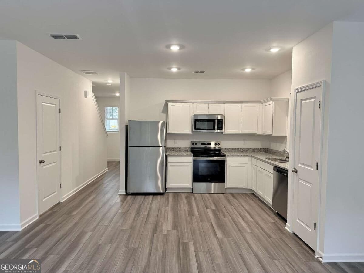 3 bedroom, 2.5 bathroom, 1,386 sq ft townhouse under contract at 174 Alpha Drive, Cartersville, GA 30120 — photo 5